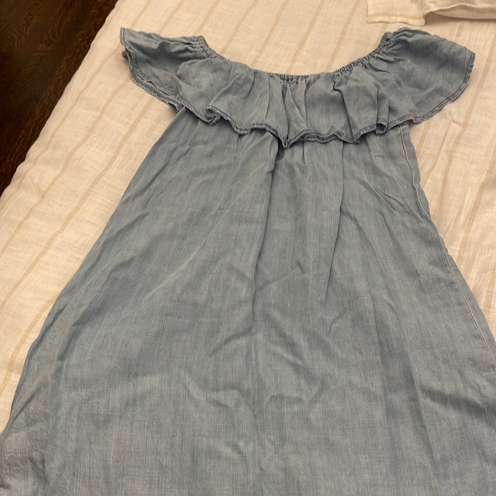 Off shoulder chambray dress from lulus size small.standout style